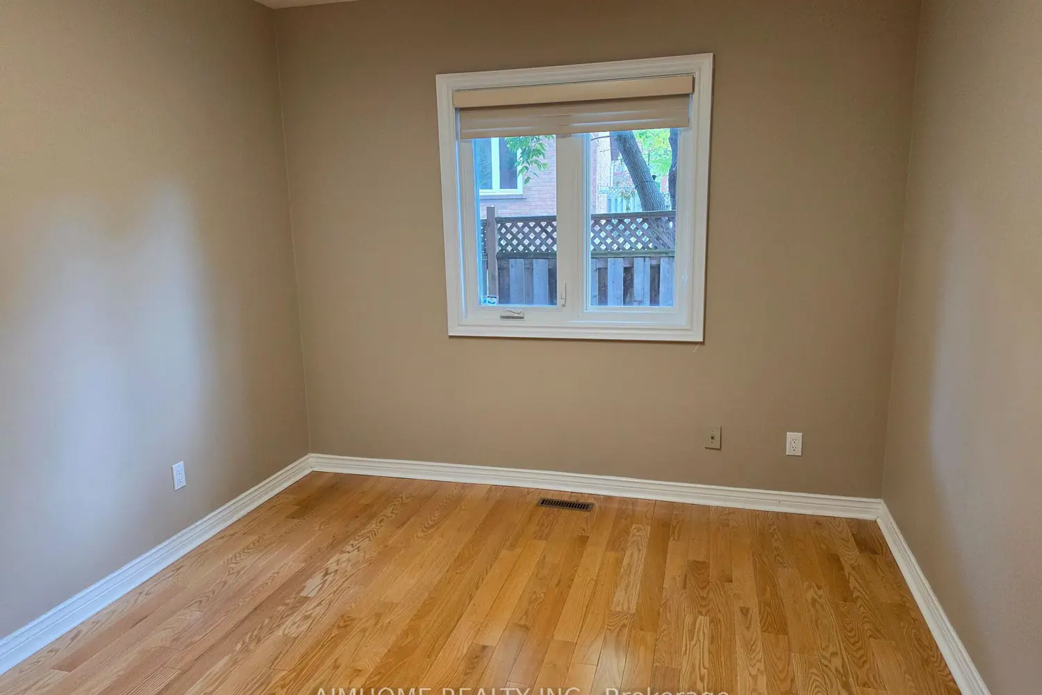 49 Holbrook Court photo 5