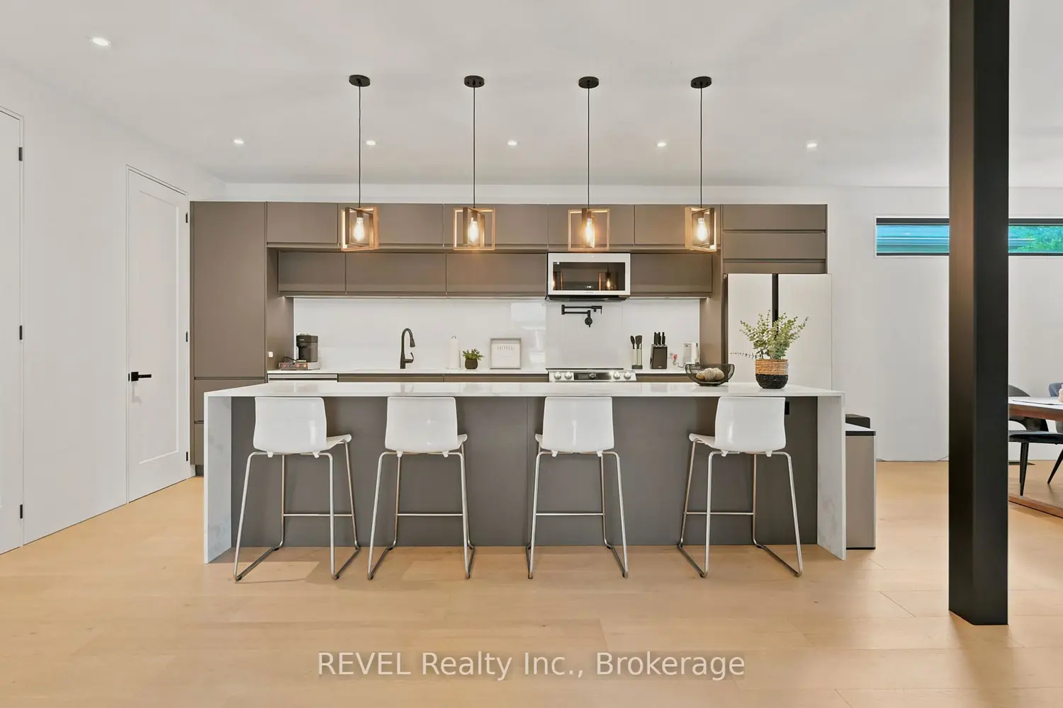 81 Mackenzie King Avenue photo 4