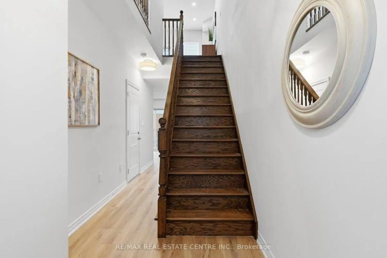 122 Dundas Street 9 photo 2