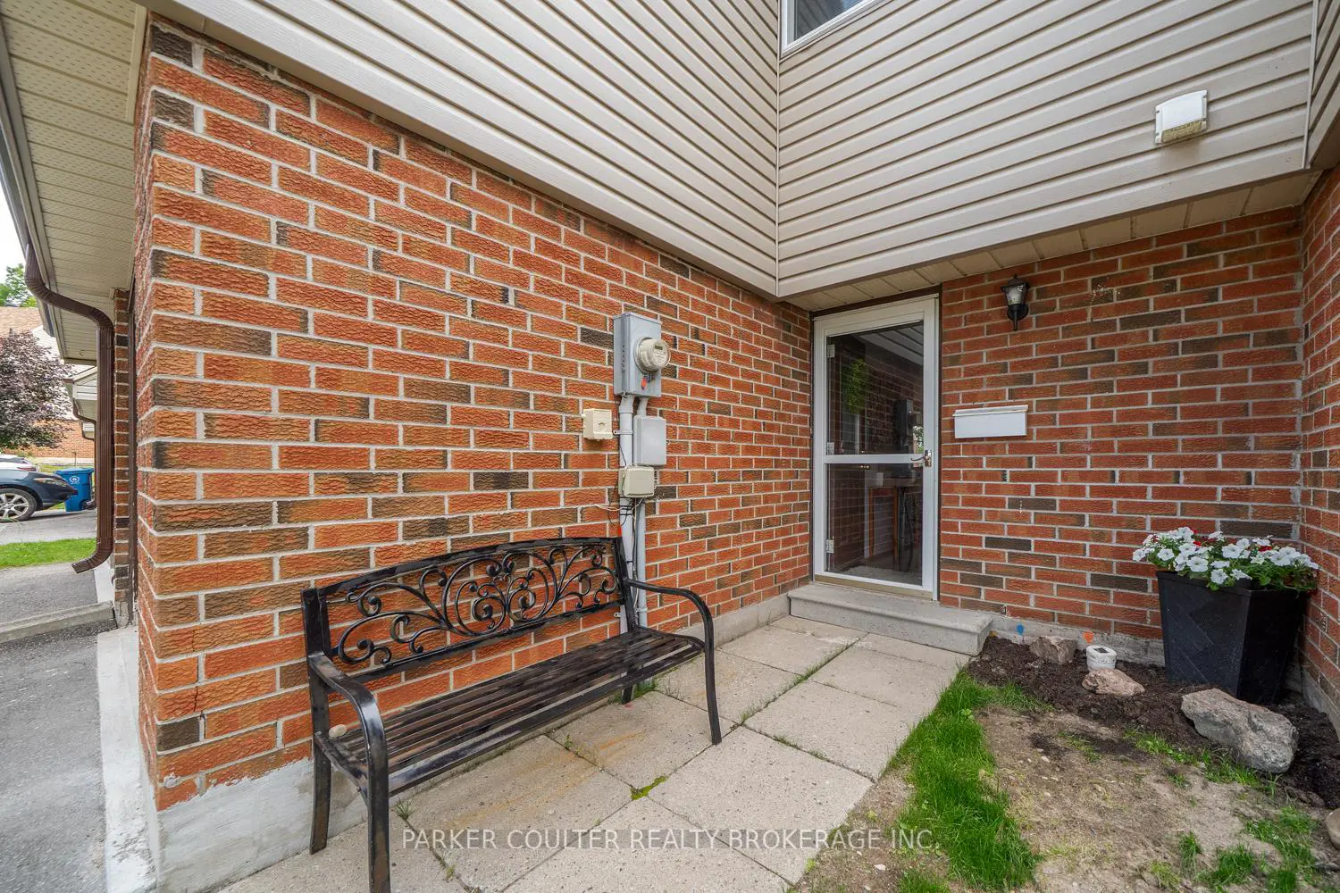 441 Barrie Road 16 photo 3