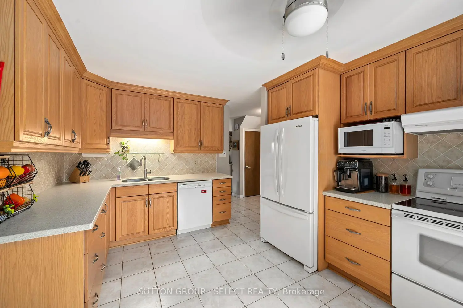 286 Highview Crescent photo 3