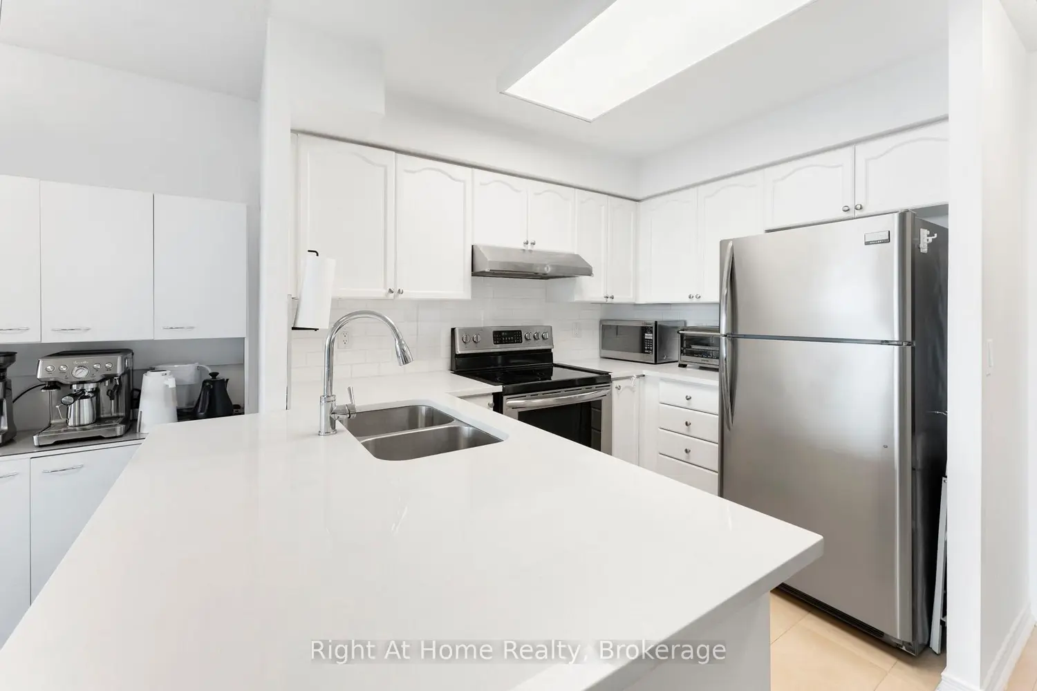 2545 Erin Centre Boulevard 1611 photo 4