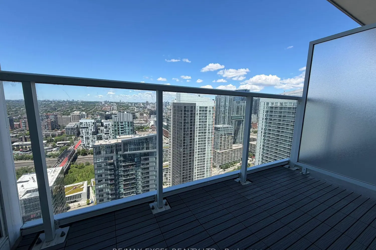 17 Bathurst Street 4606