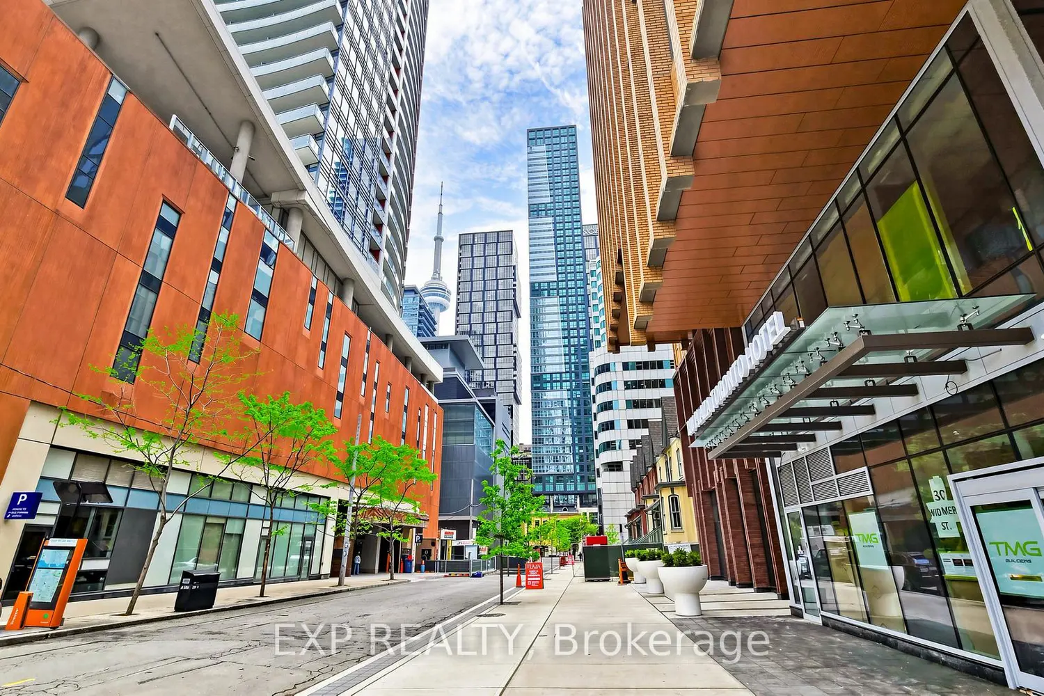 327 King Street 601 photo 2