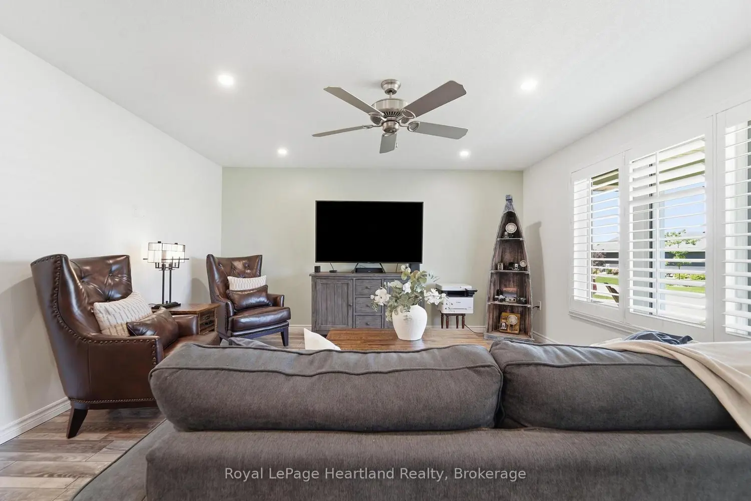 37 Lake Breeze Drive photo 4