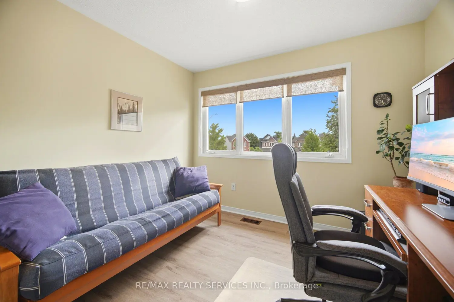 38 Furrows End photo 5