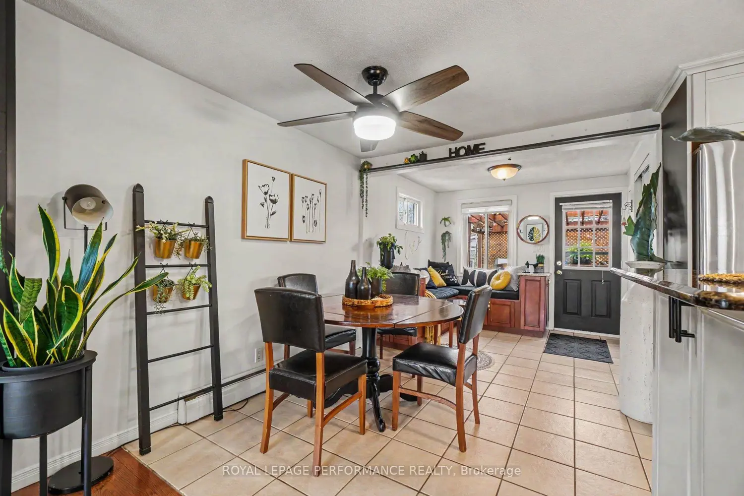 1497 Blackheath Street photo 4