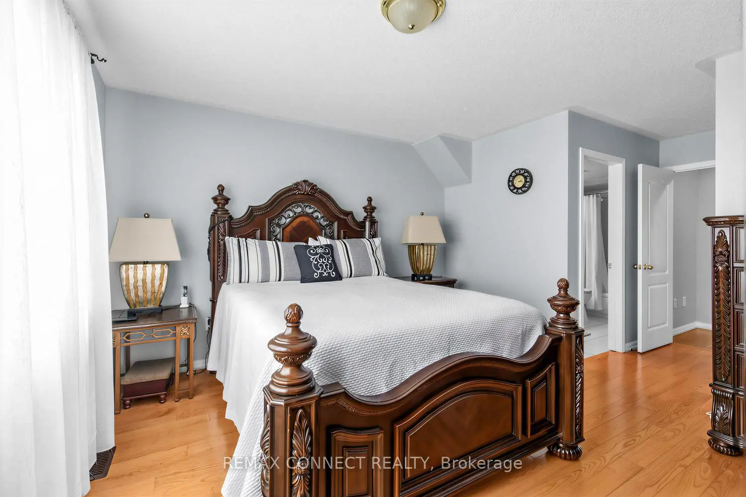 63 Coyote Crescent photo 3