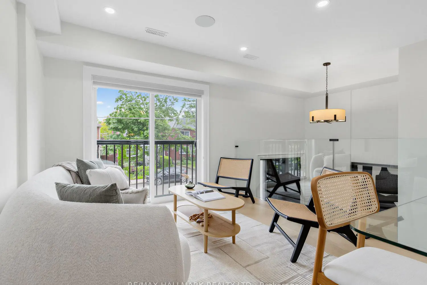 34 Roosevelt Road photo 2