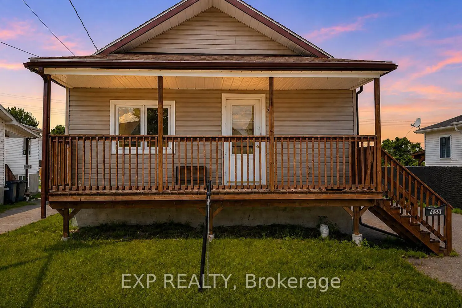 458 Catherine Street photo 2
