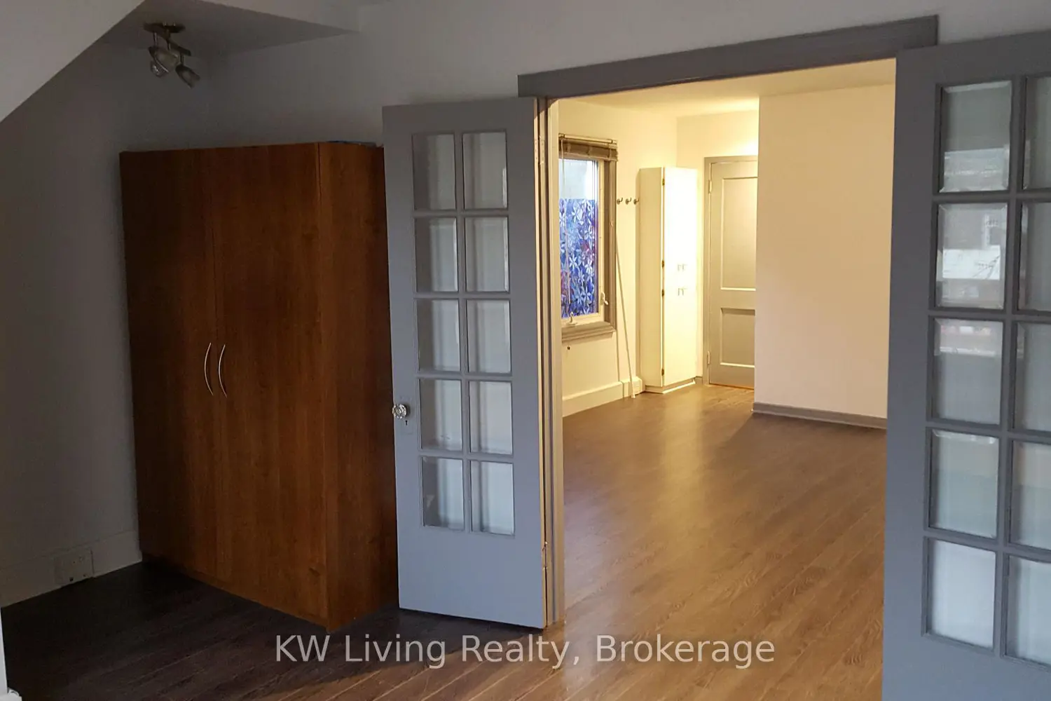 928 Broadview Avenue photo 4