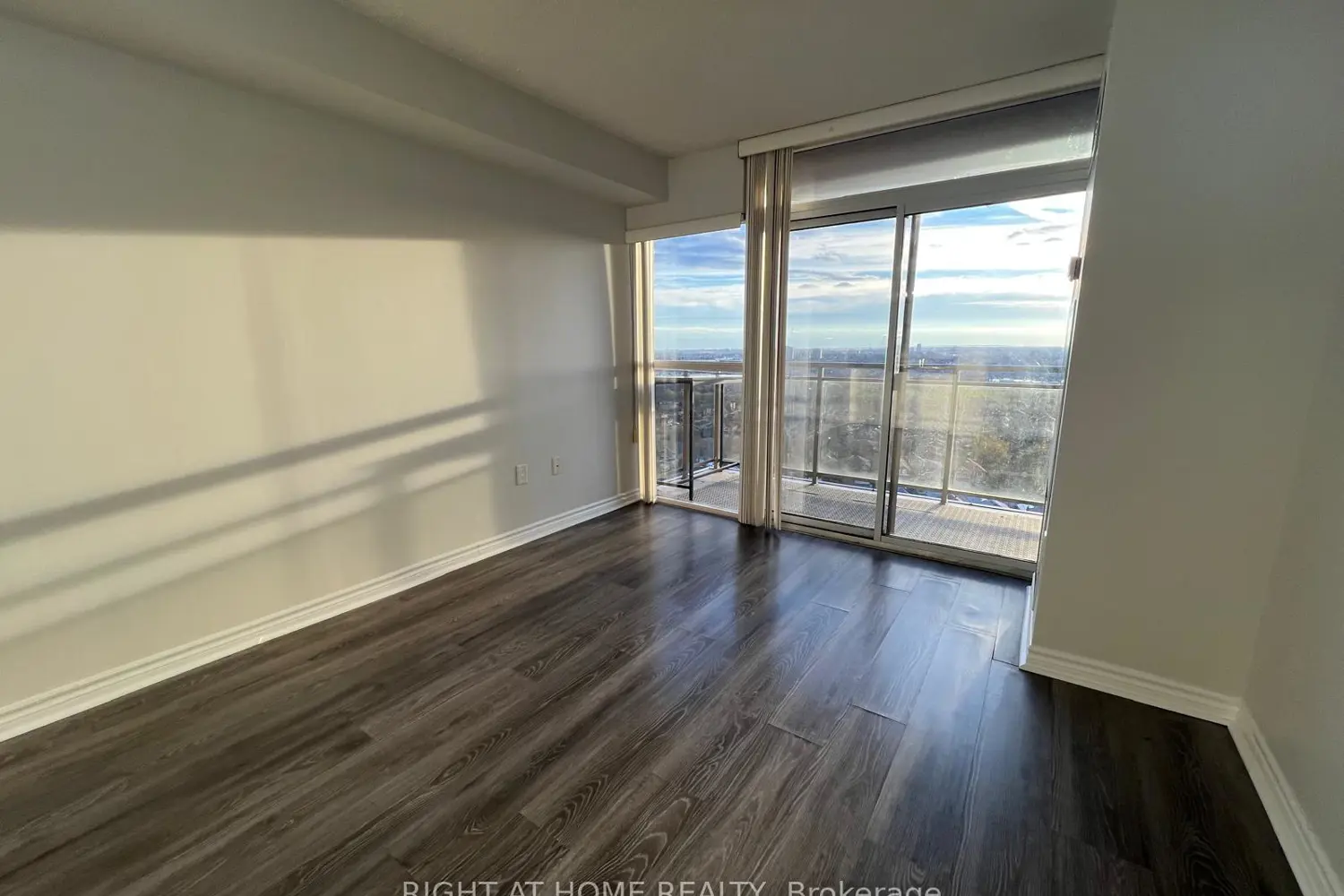 55 Strathaven Drive 1808 photo 4