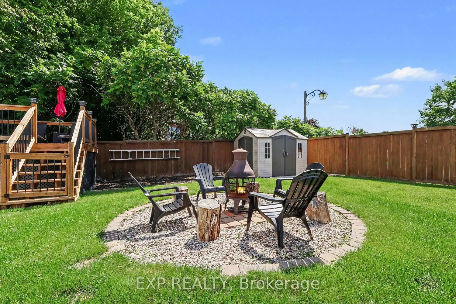 212 Jasper Crescent photo 2