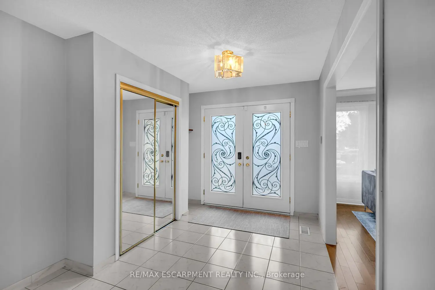 489 Acadia Drive photo 2