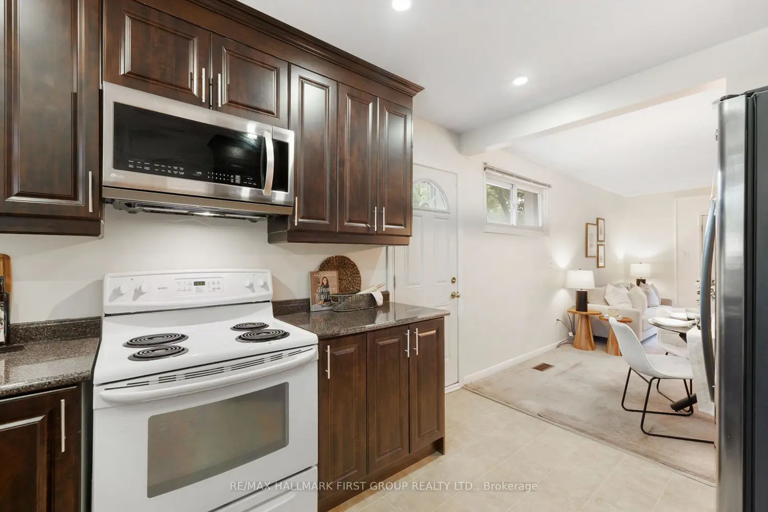 945 Donovan Crescent photo 5