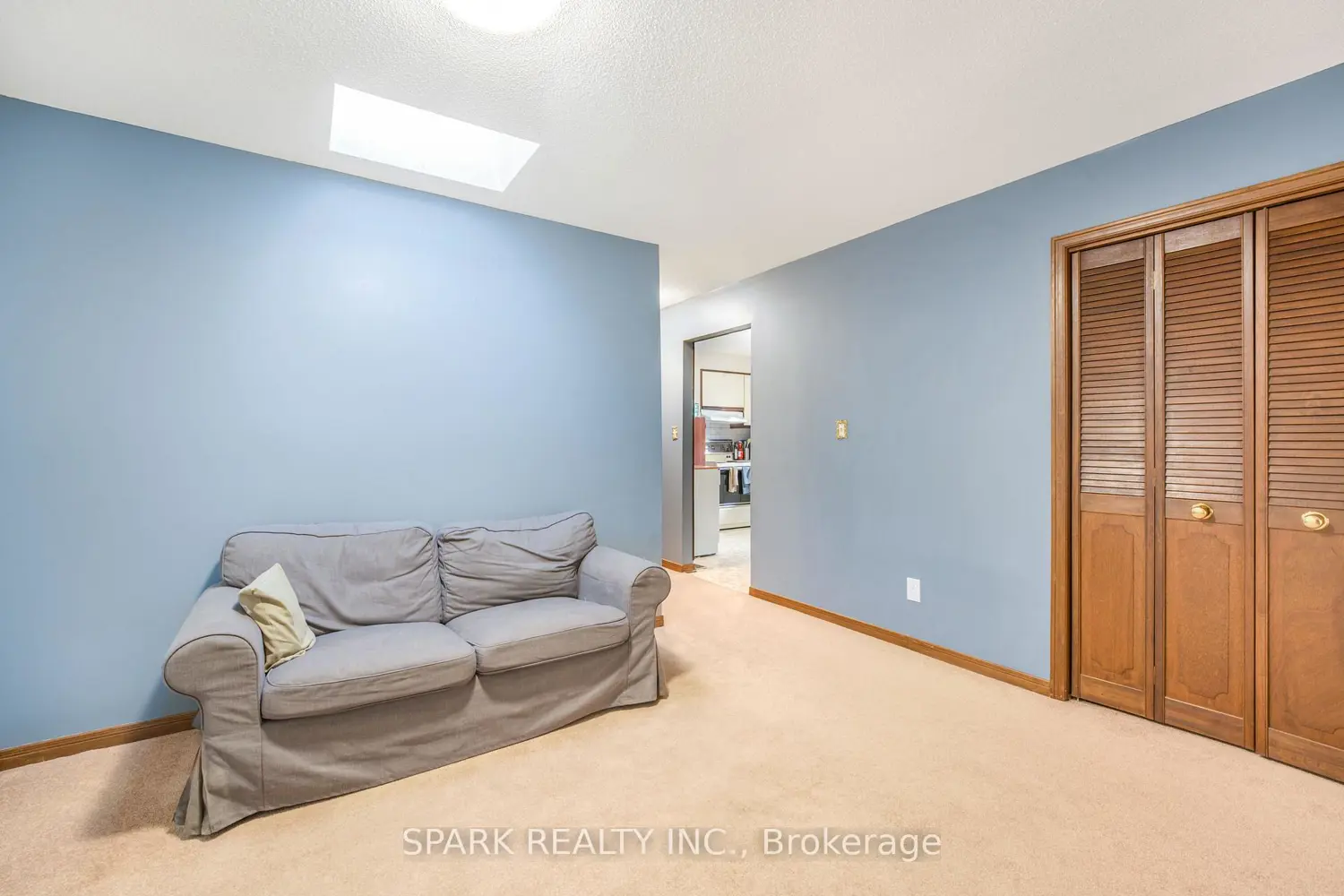 28 Lampman Crescent photo 2