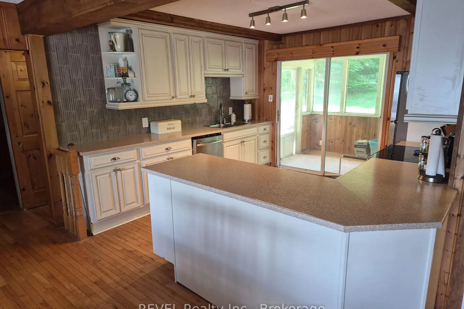 1031 Butterfly Road photo 5