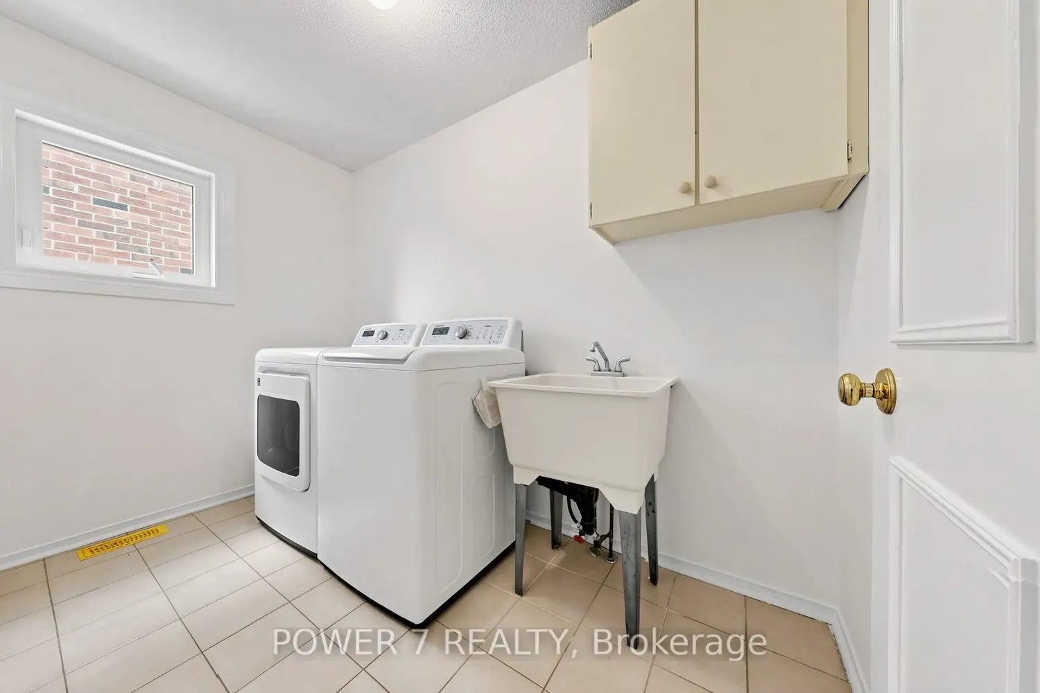 71 Canterbury Court photo 5