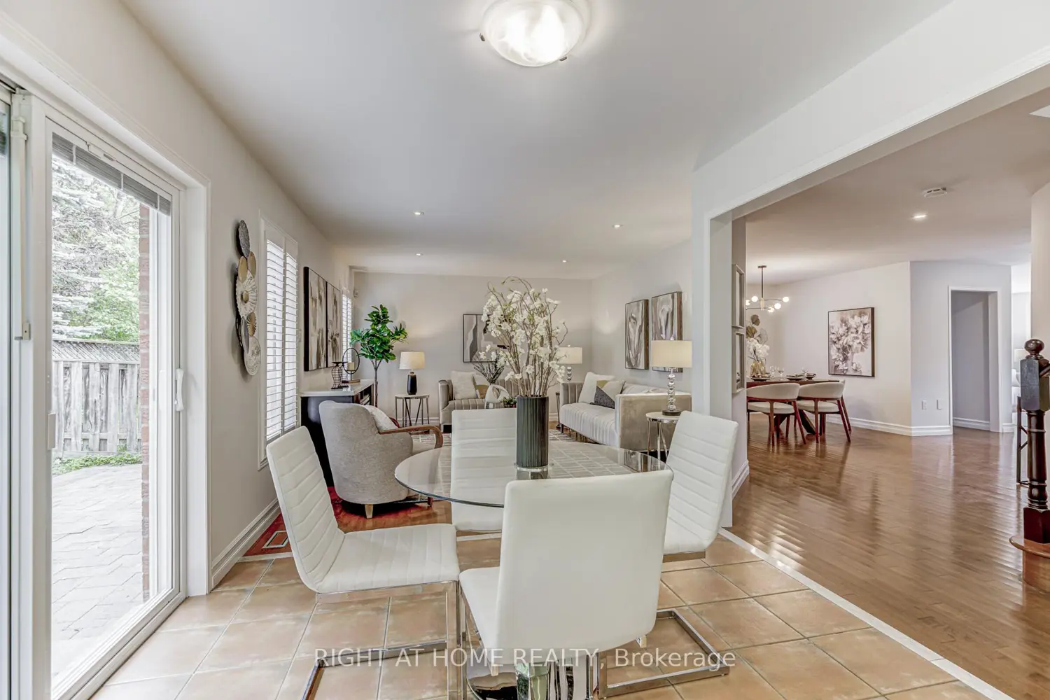 49 Bradbury Crescent photo 4
