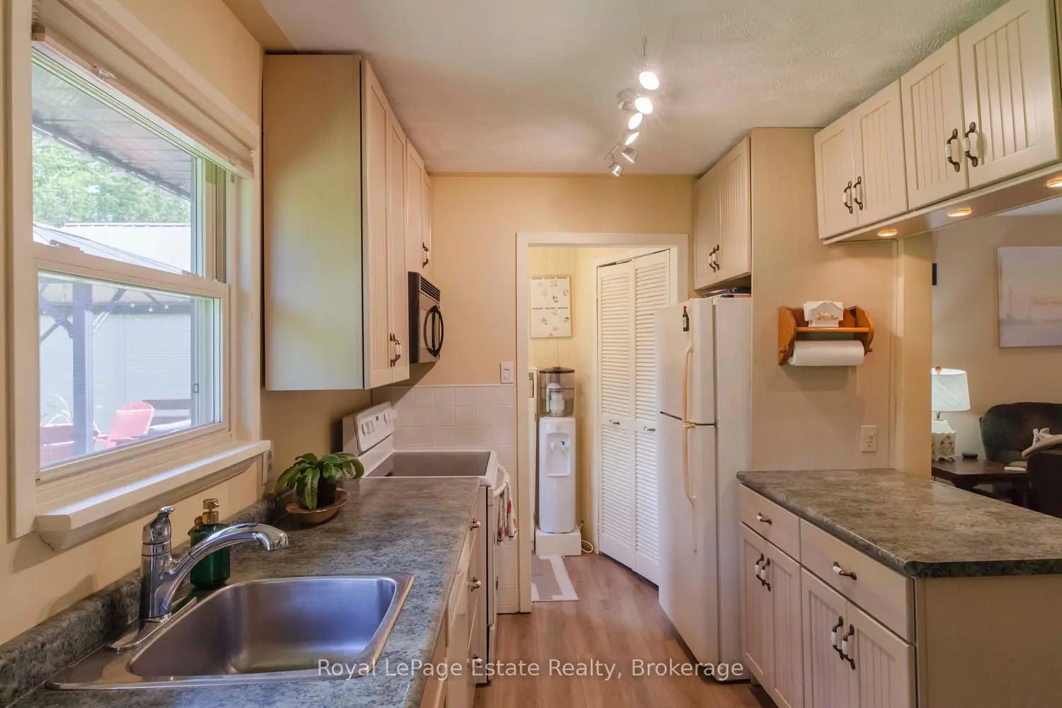 326 Lindsay Street photo 3