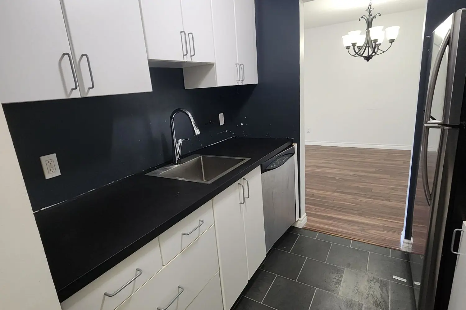727 Deveron Crescent 210 photo 4