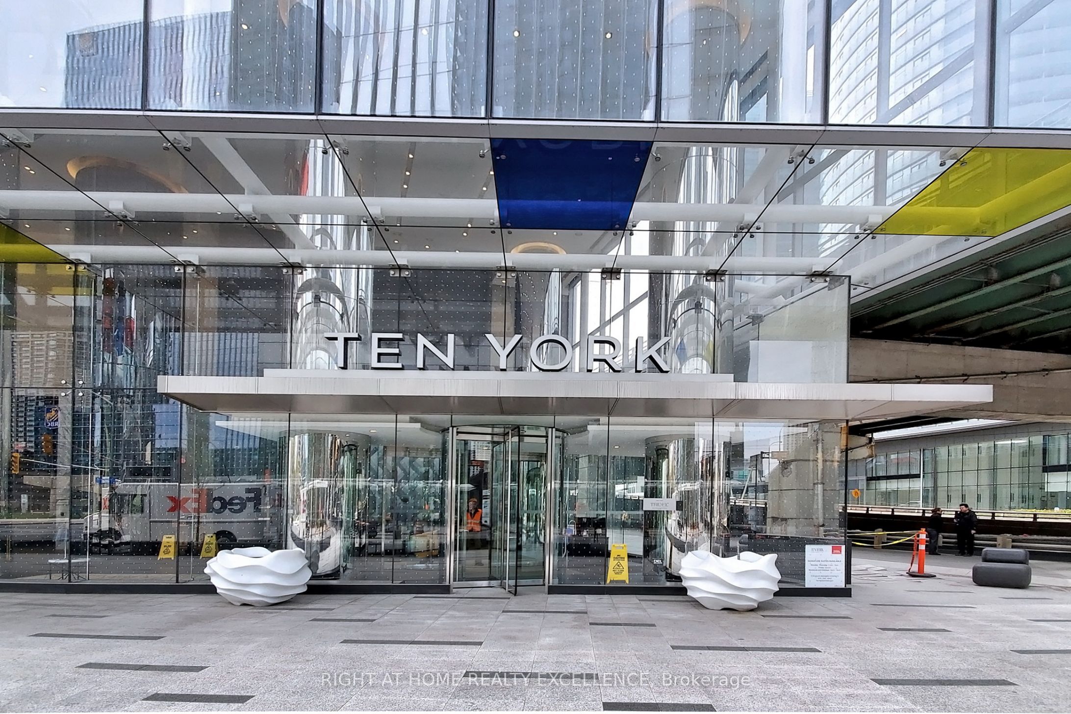 2203-10 York Street, Toronto, ON, M5J 0E1
