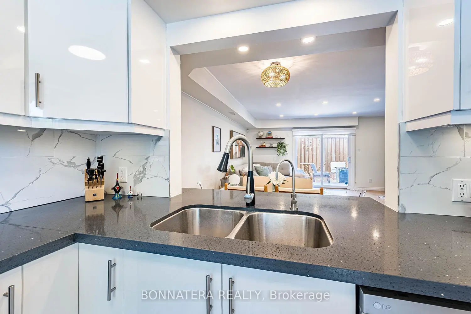 2097 Marine Drive photo 5