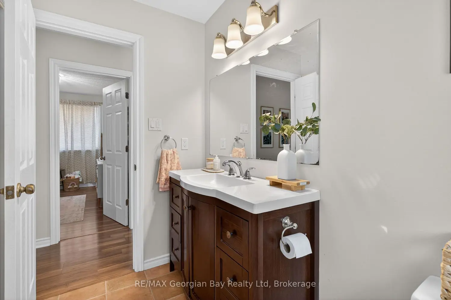 1060 Harbourview Drive photo 5