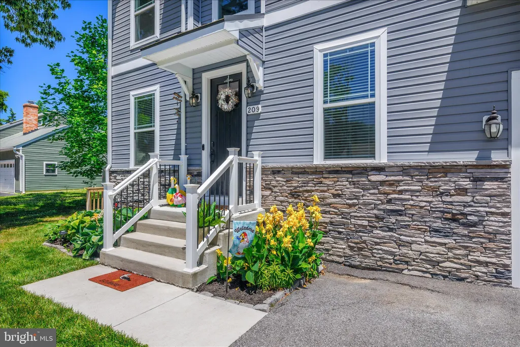 209 Pennsylvania Avenue, Pasadena, MD 21122