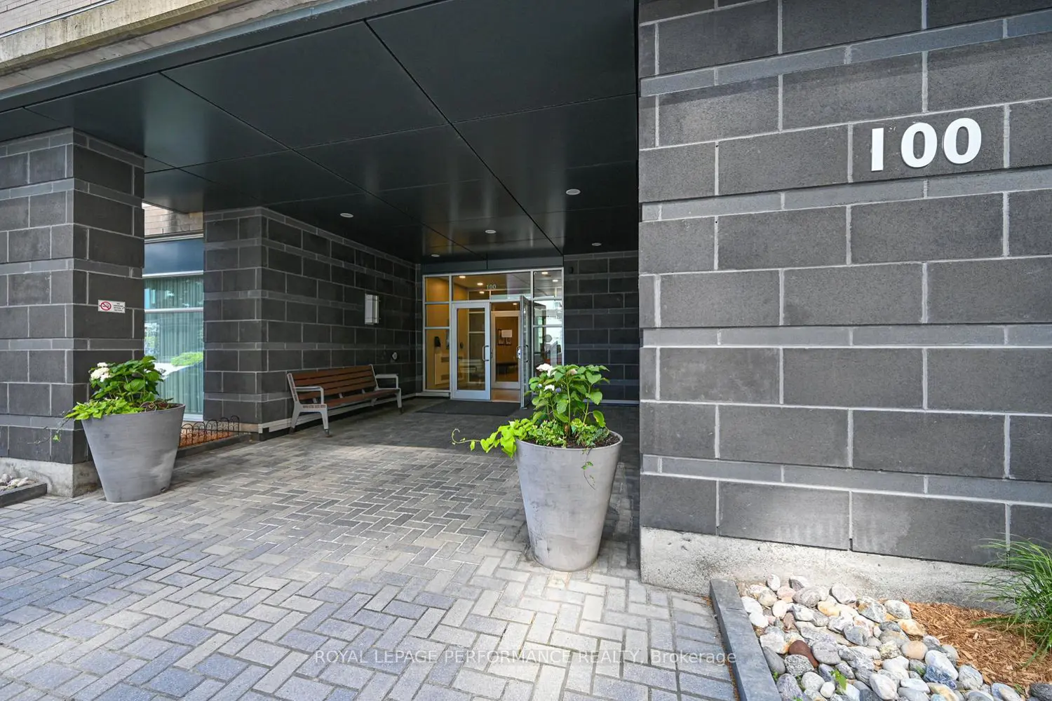 100 Champagne Avenue 903 photo 4