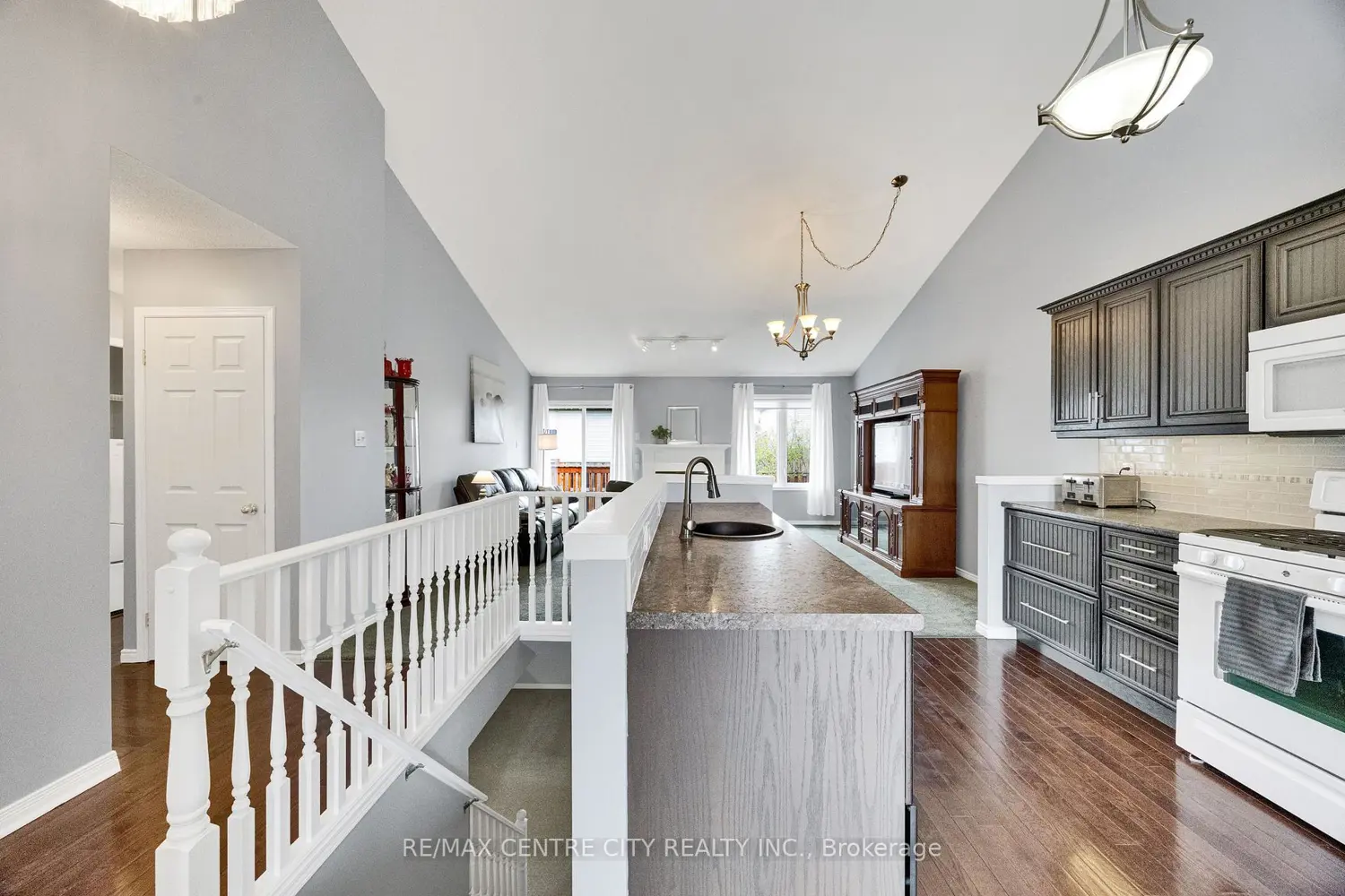 861 Shelborne Street 21 photo 2