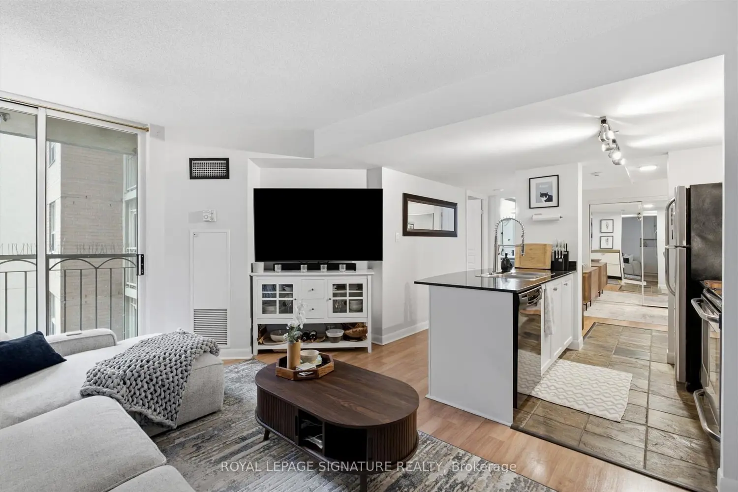 323 Richmond Street 704