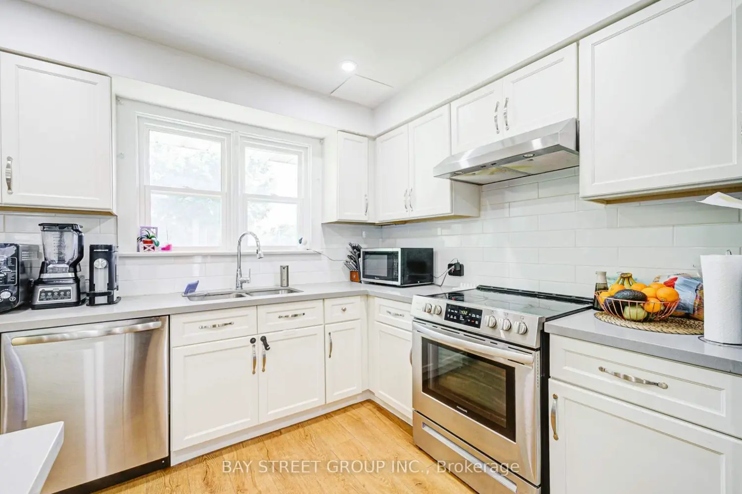 125 Connaught Avenue photo 2