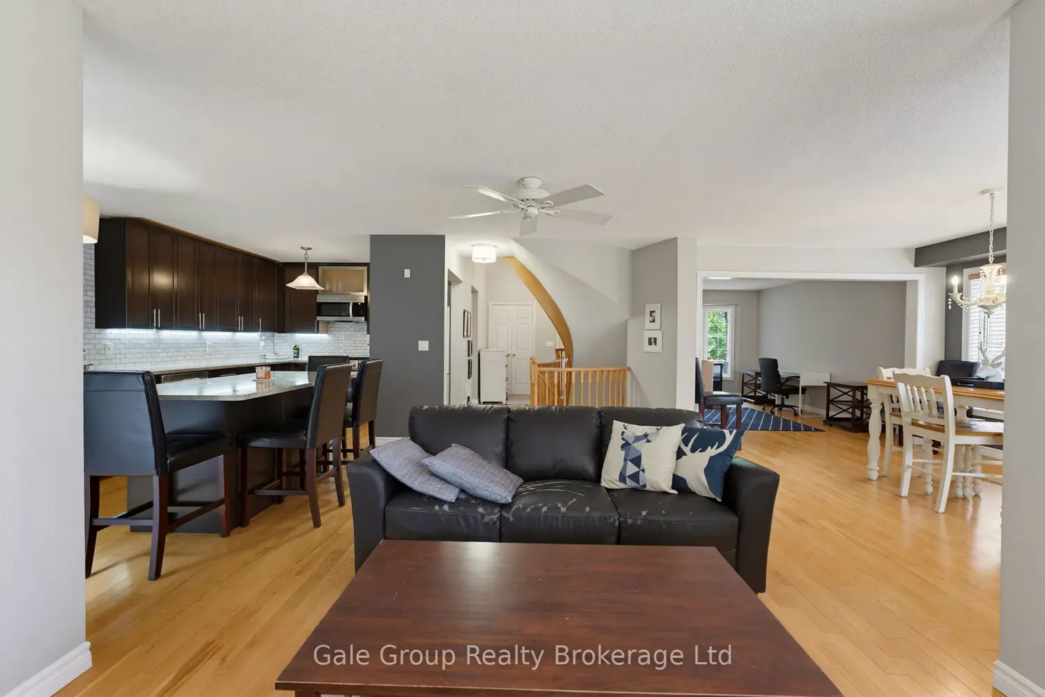 209 Hilltop Drive photo 4
