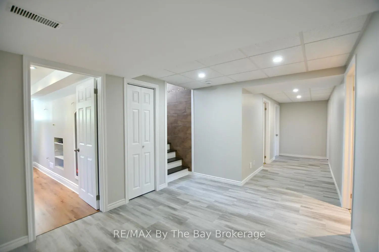 2 Birchmount Circle photo 5