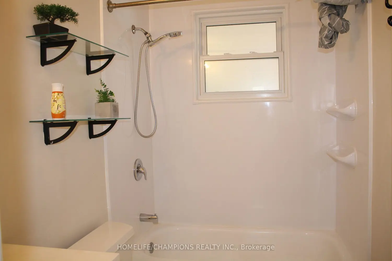 711 Otonabee Drive photo 2