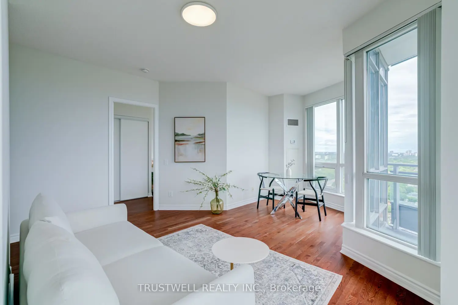 60 Byng Avenue 2210 photo 4