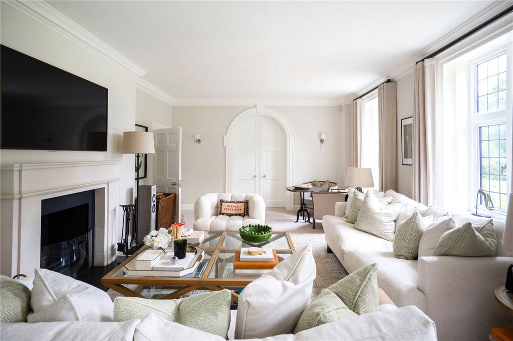 6 bed detached house for saleDurford Wood, Petersfield, Hampshire GU31 photo 4