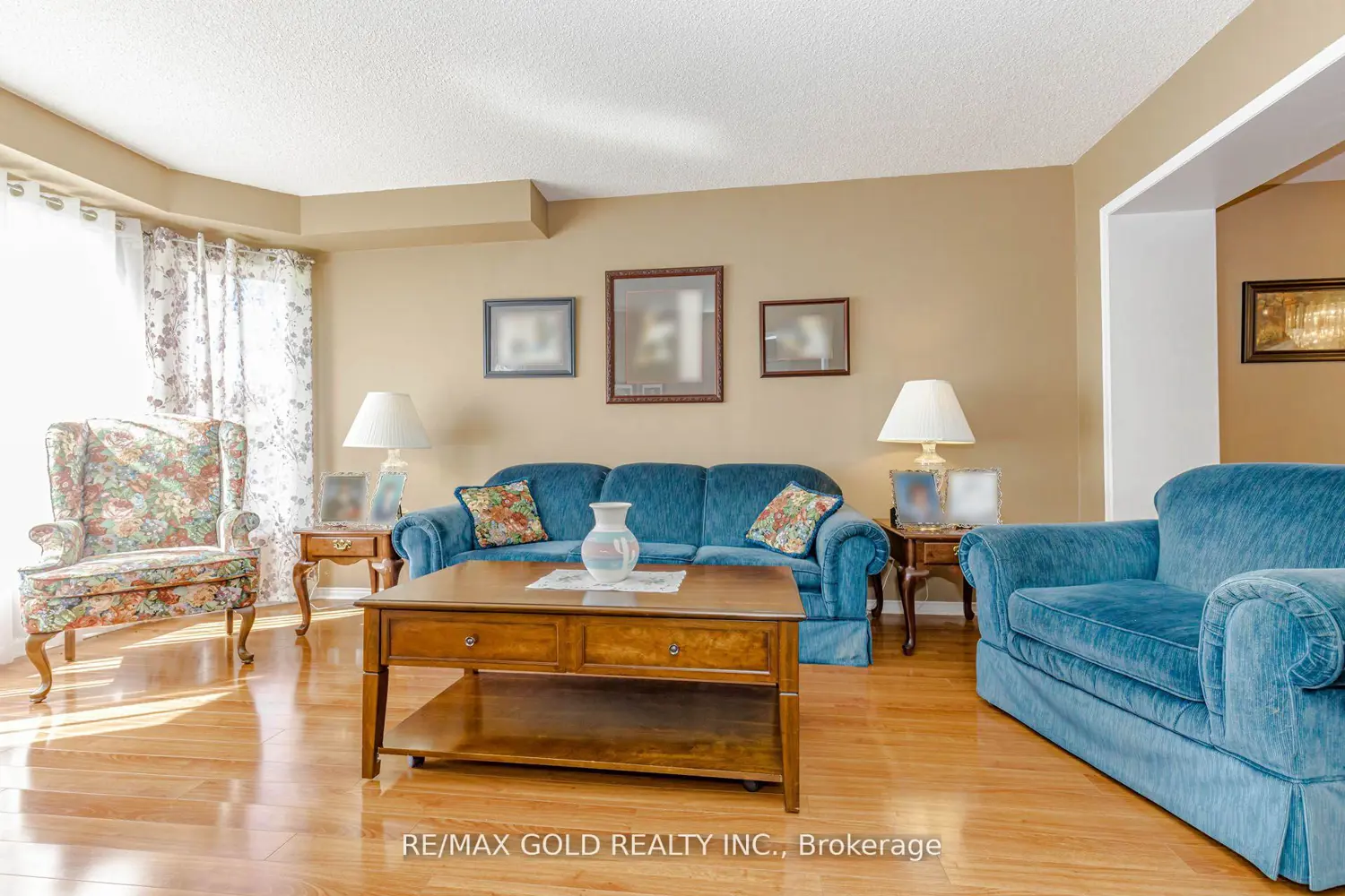 25 Adirondack Crescent photo 4