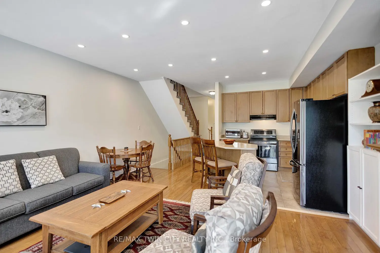 120 Beddoe Drive 6 photo 5