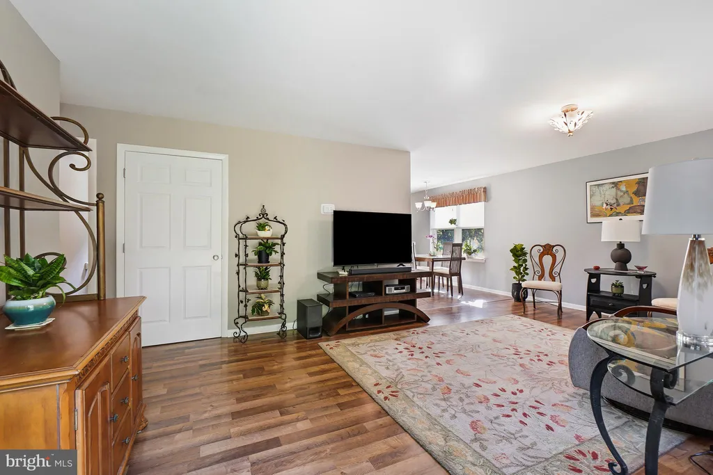 1721 Willis Dr, Baltimore, MD 21227 photo 3