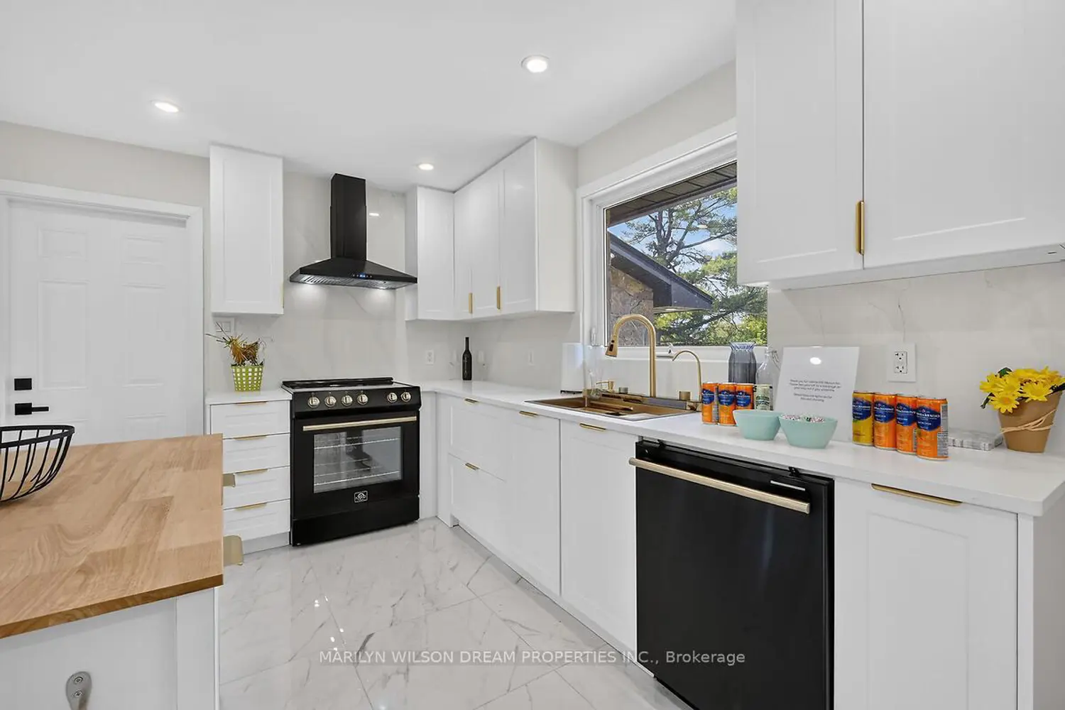 135 Manion Road photo 5