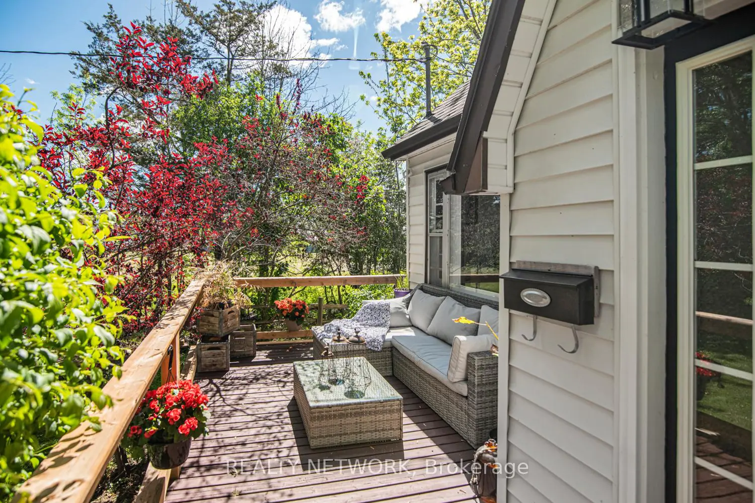 32 Grant Avenue photo 5