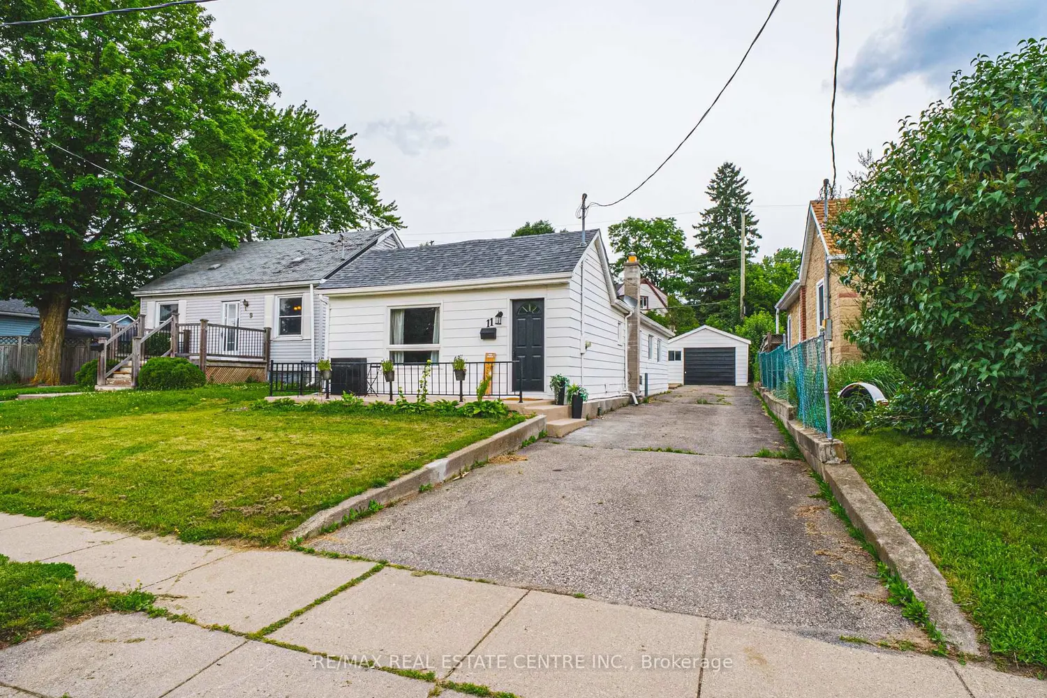 11 Broadview Crescent