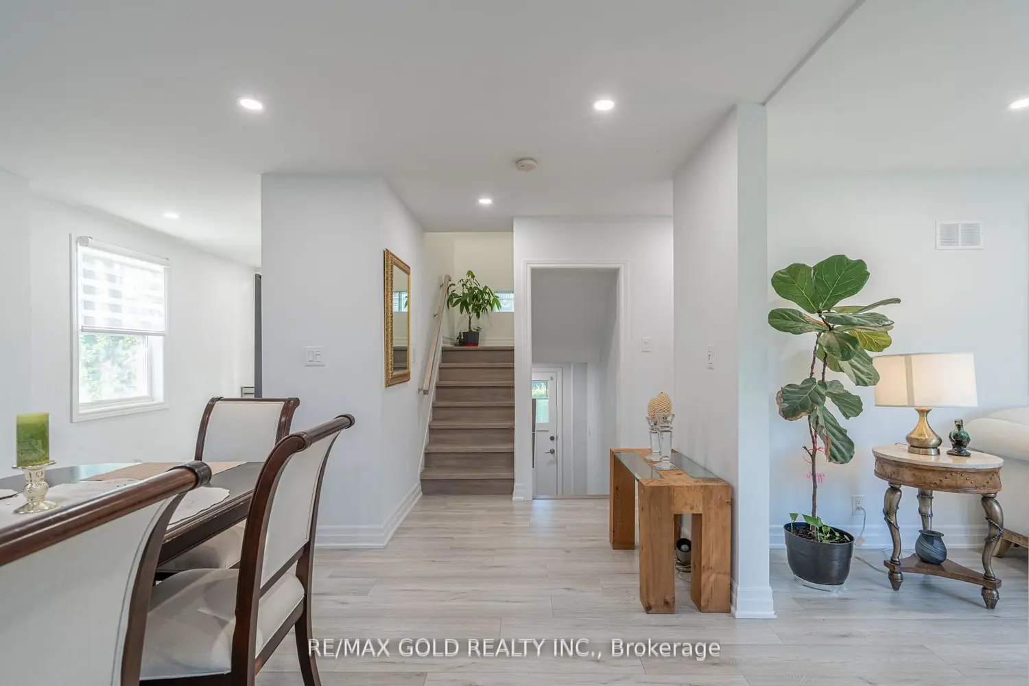 2015 Stanfield Road photo 3