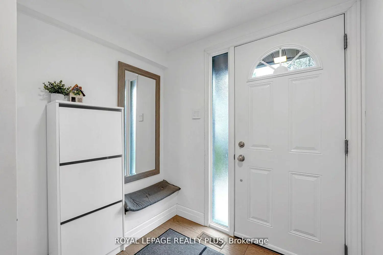 1755 Rathburn Road 20 photo 2
