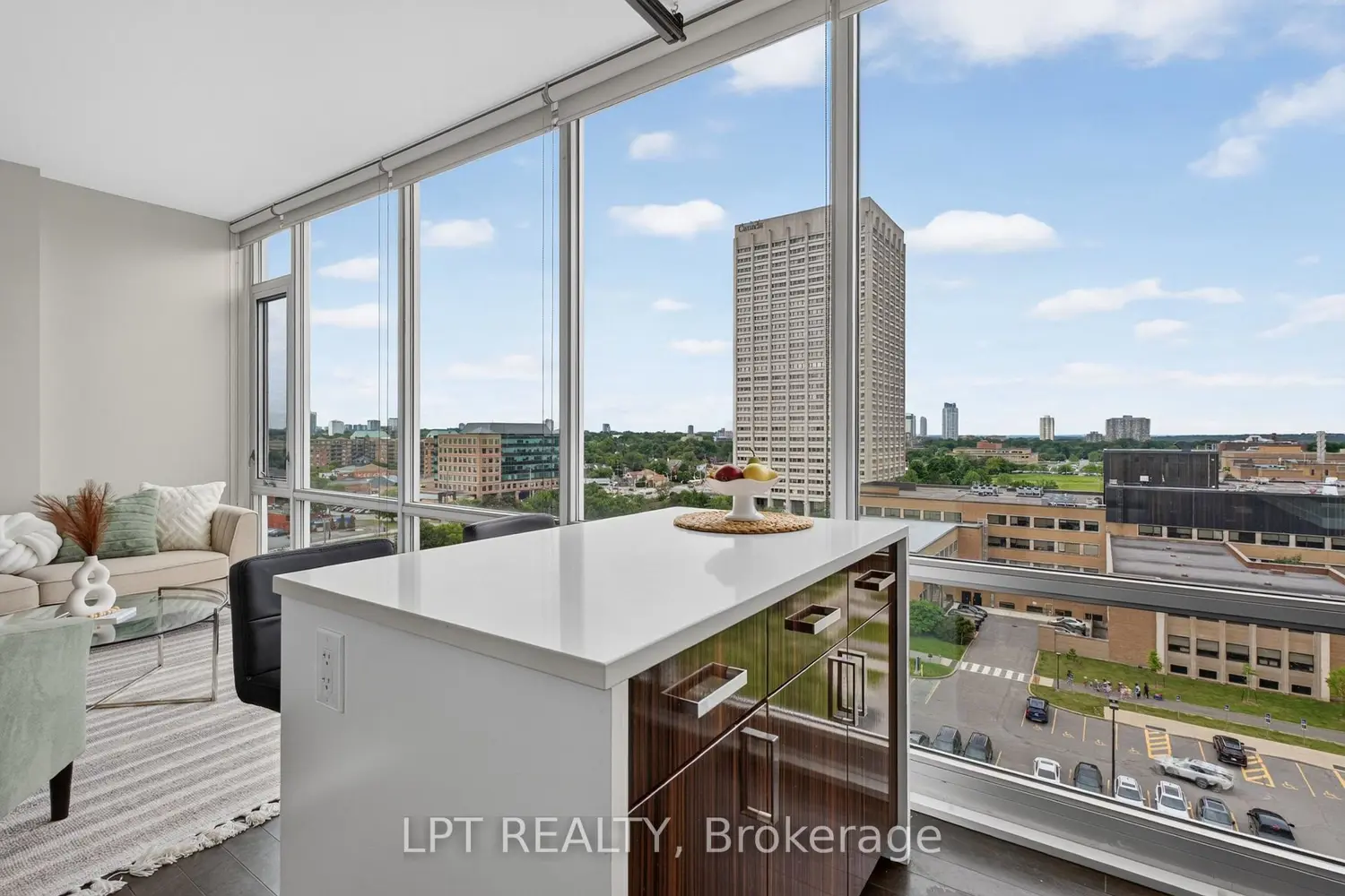 201 Parkdale Avenue 1004 photo 3