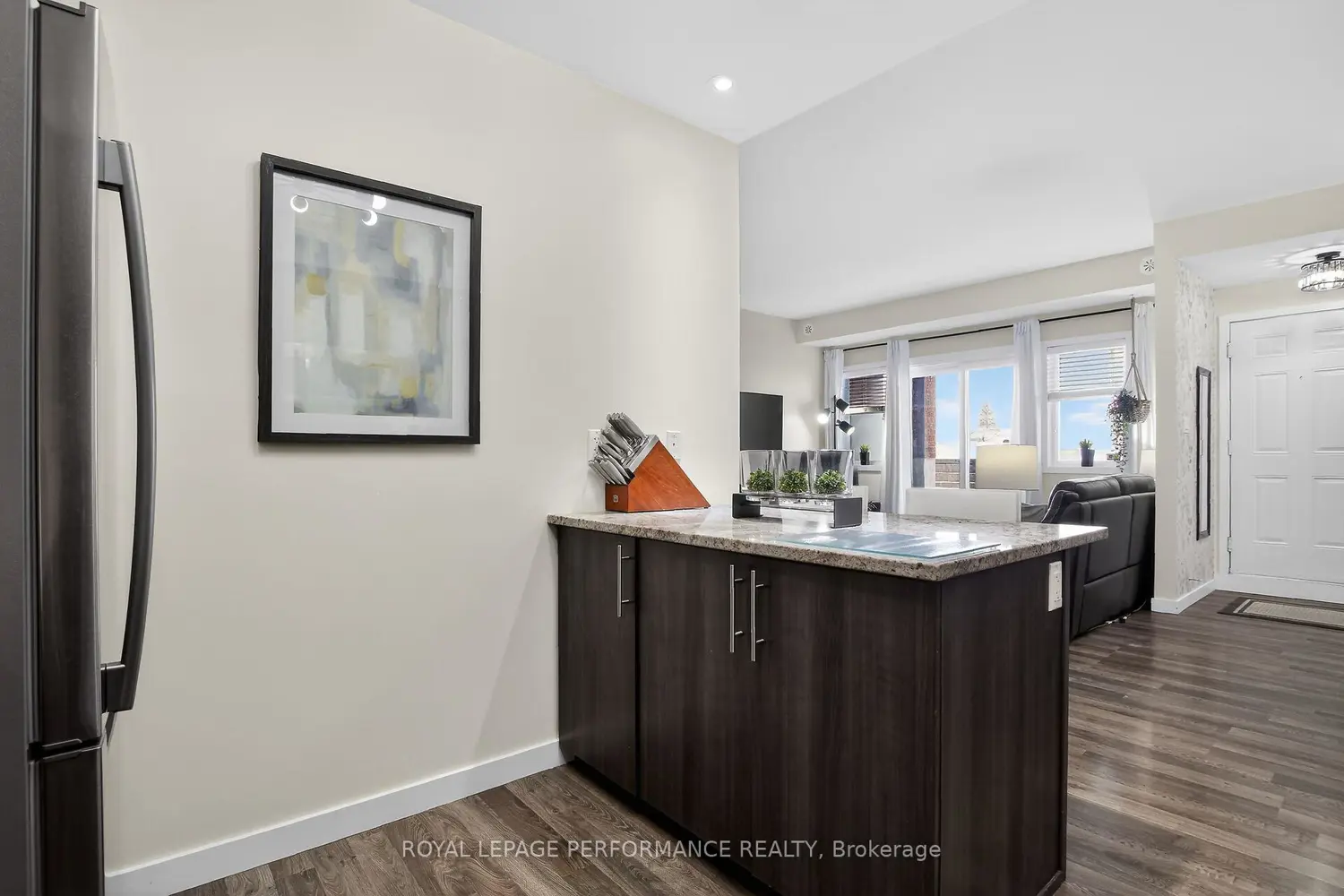 135 Harthill Way B photo 4