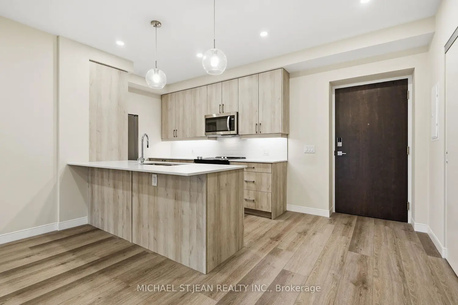 118 West Street 304 photo 4