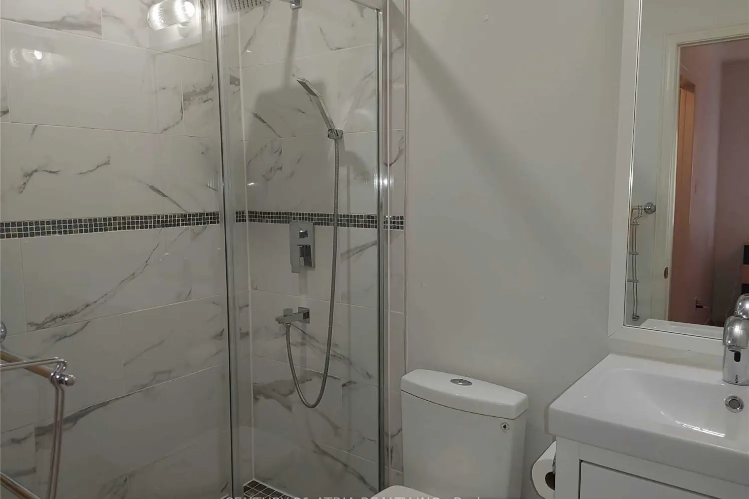 76 Ellesmere Street photo 3